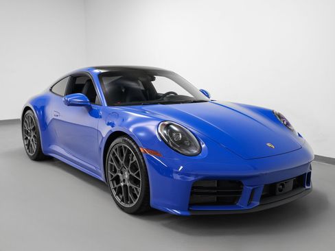 Used 2025 Porsche 911 Carrera w/ Premium Package image 10