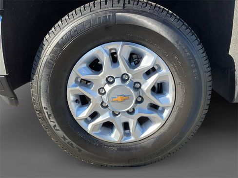 Used 2025 Chevrolet Silverado 2500 LT image 13
