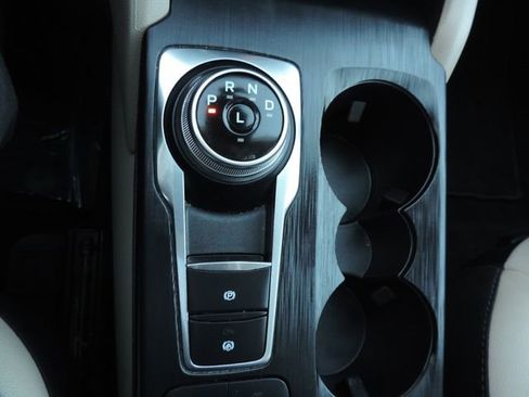 Used 2022 Ford Escape SEL w/ Technology Package image 28