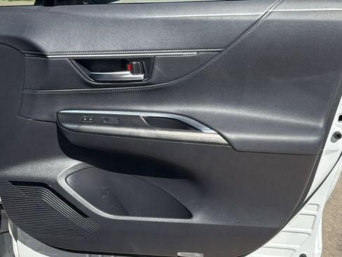 Used 2024 Toyota Venza Limited image 28