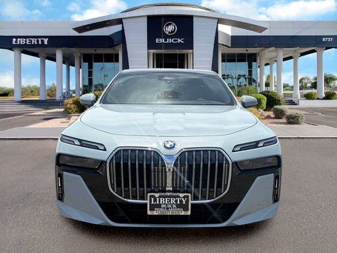 Used 2025 BMW 740i xDrive AWD/4WD image 9