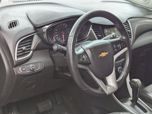 Used 2019 Chevrolet Trax LT w/ LT Convenience Package image 10