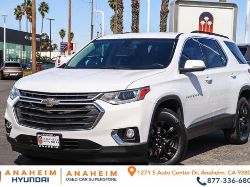Used 2021 Chevrolet Traverse LT image 1