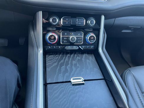 Used 2023 GMC Yukon Denali RWD image 44