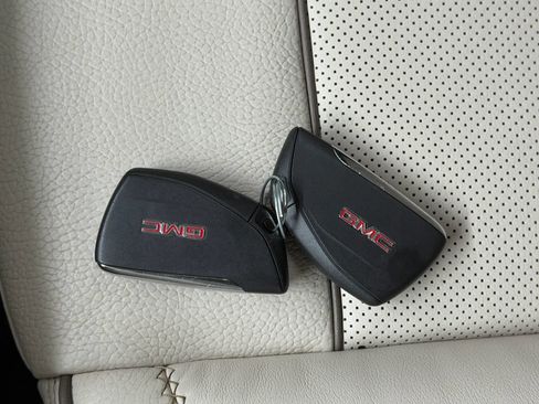 Used 2021 GMC Yukon Denali RWD image 98