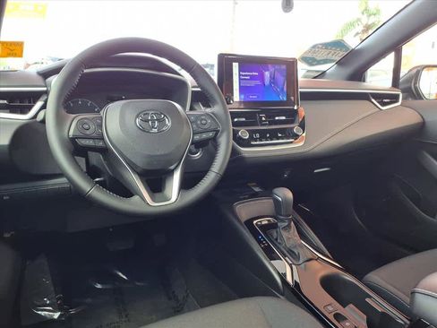 Used 2025 Toyota Corolla SE w/ SE Package image 9