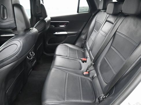 Used 2024 Mercedes-Benz GLC 300 4MATIC image 26