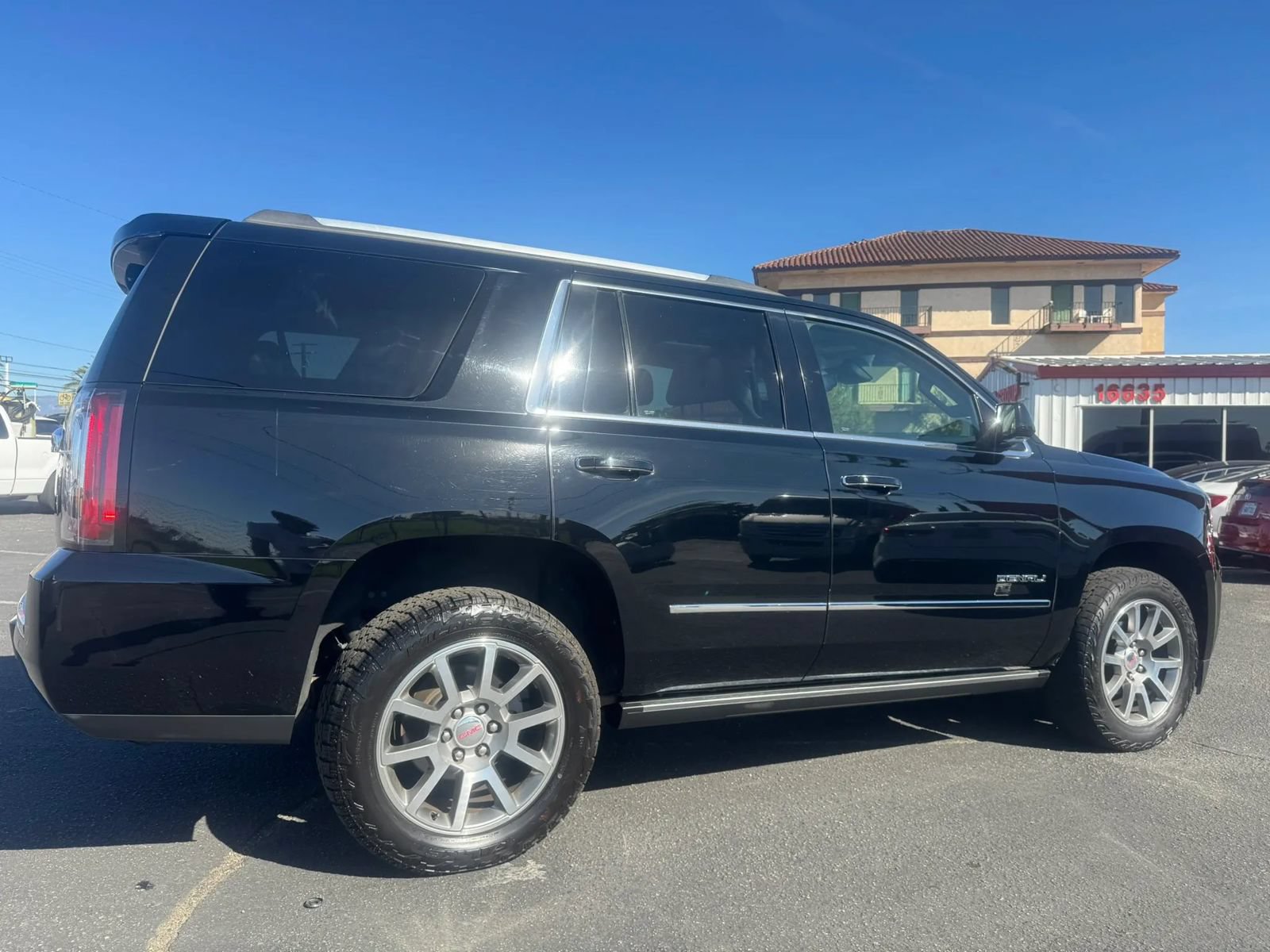 Used 2019 GMC Yukon Denali w/ Open Road Package AWD/4WD image 10