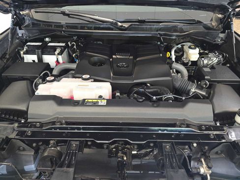 Certified 2023 Toyota Tundra Limited AWD/4WD image 9