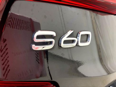 Used 2019 Volvo S60 T5 Momentum w/ Multimedia Package FWD image 29