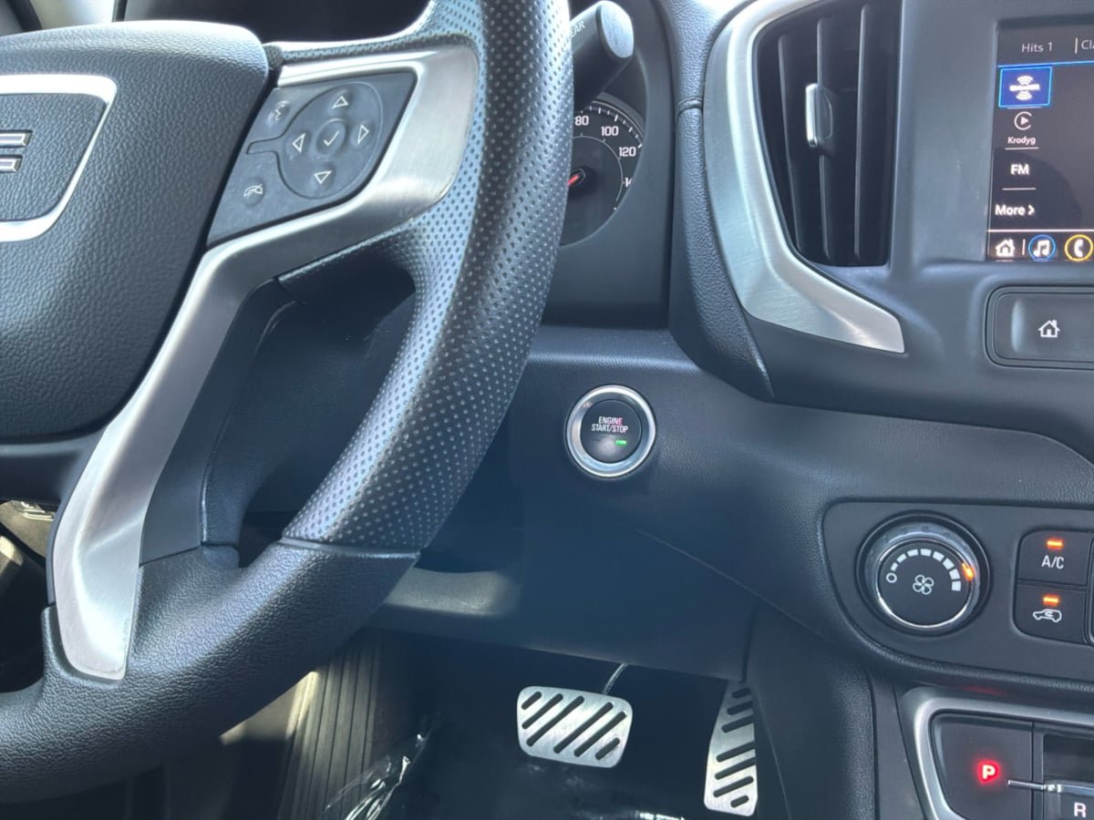 Used 2022 GMC Terrain SLE FWD image 17