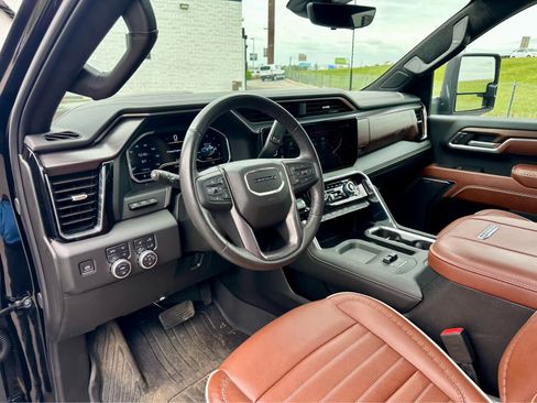 Used 2025 GMC Sierra 2500 Denali Ultimate image 11