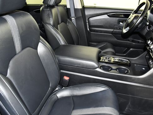 Certified 2025 Honda Pilot EX-L image 42