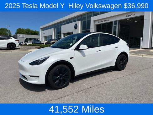 Used 2025 Tesla Model Y Long Range RWD image 1