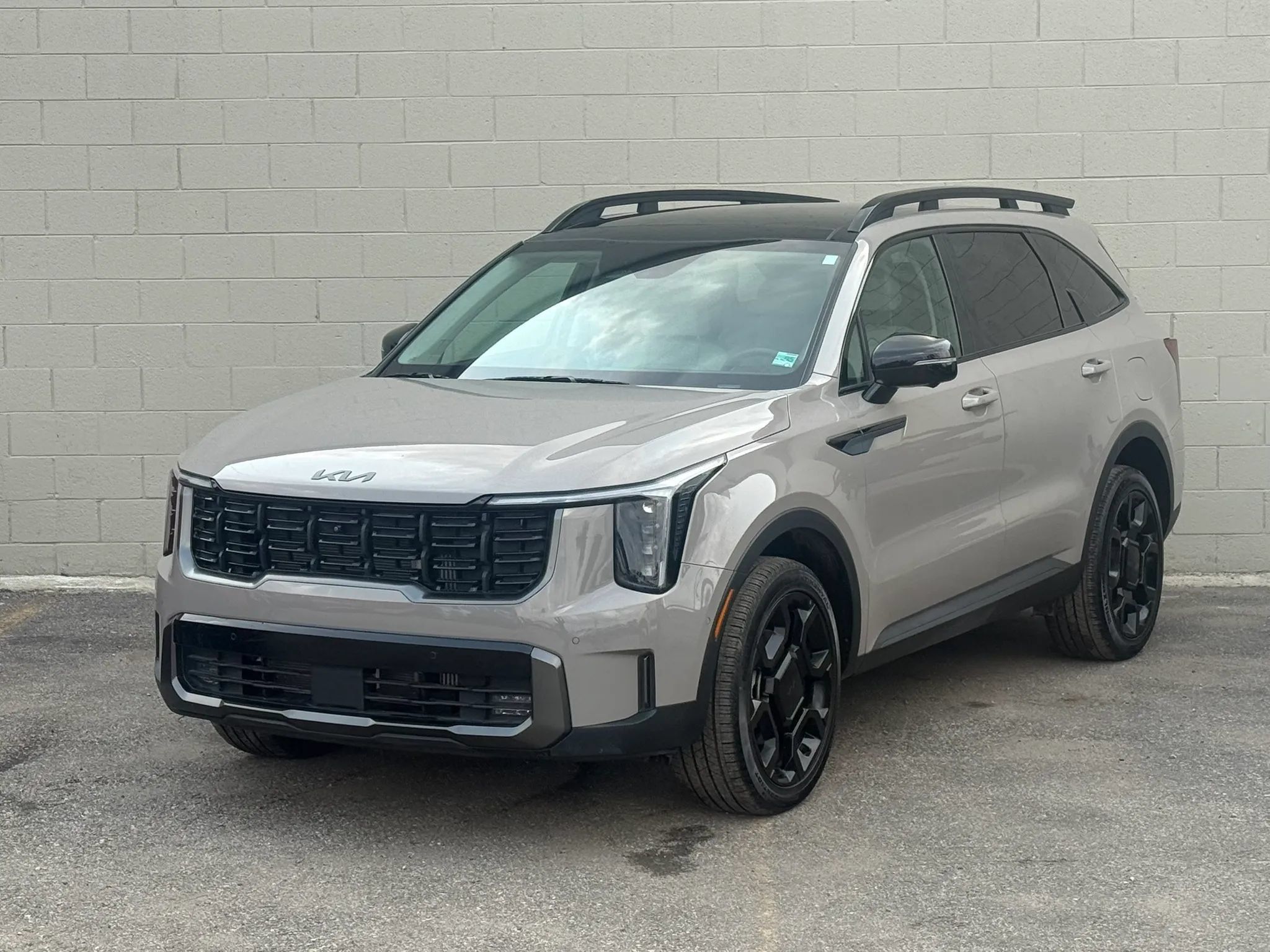 Used 2025 Kia Sorento SX AWD/4WD image 2