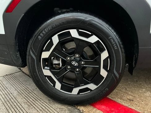 Used 2025 Hyundai Santa Fe SEL image 9