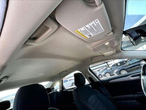 Used 2020 Ford Fusion SE image 15