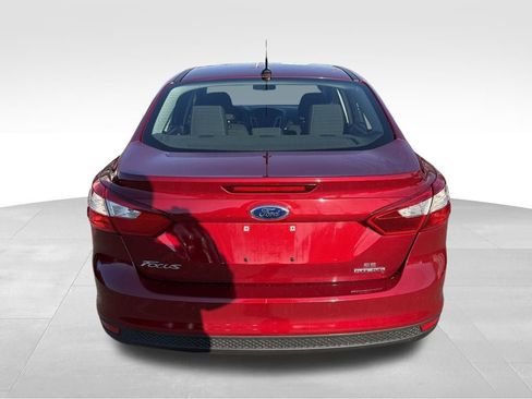 Used 2013 Ford Focus SE w/ SE Winter Pkg image 9