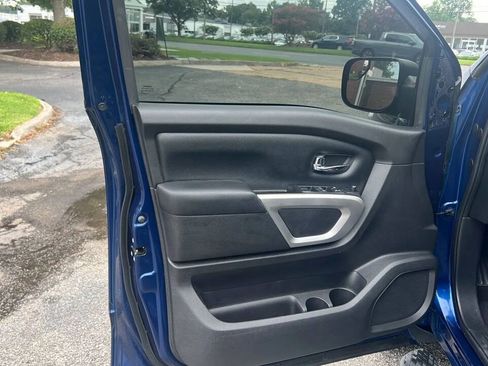 Used 2019 Nissan Titan SV w/ SV Convenience Package AWD/4WD image 10