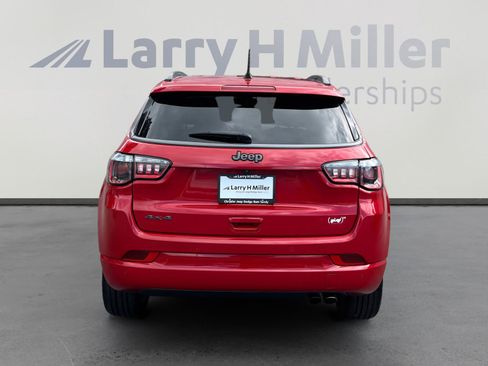 Used 2022 Jeep Compass Limited image 4