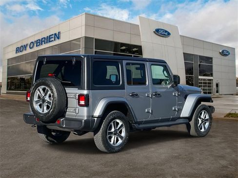 Used 2018 Jeep Wrangler Unlimited Sahara image 5