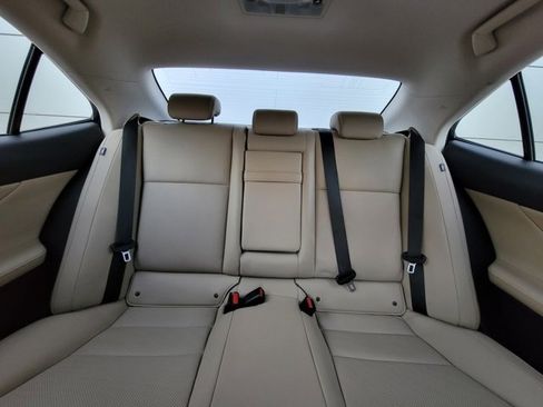 Used 2018 Lexus IS 300 AWD image 20