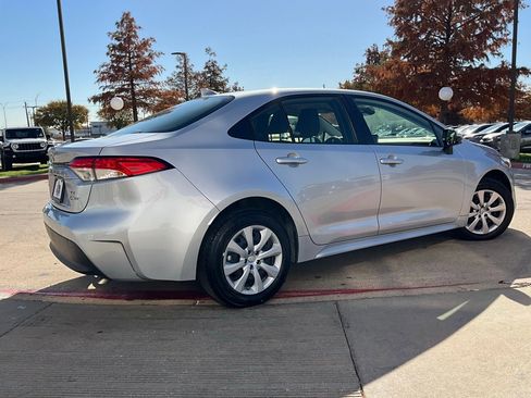 Used 2025 Toyota Corolla LE image 6