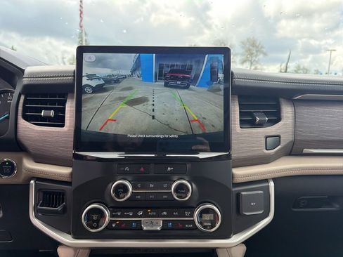 Used 2024 Ford Expedition Max Limited image 14
