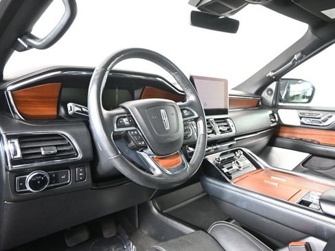 Used 2018 Lincoln Navigator Reserve w/ Technology Package AWD/4WD image 24