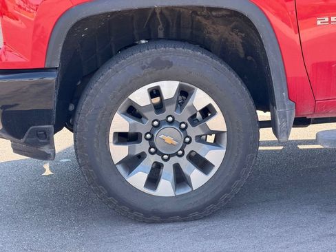 Used 2025 Chevrolet Silverado 2500 Custom w/ Custom Value Package AWD/4WD image 4