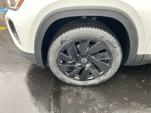 New 2026 Volkswagen Atlas Cross Sport SE image 19