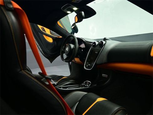 Used 2017 McLaren 570S Coupe image 12