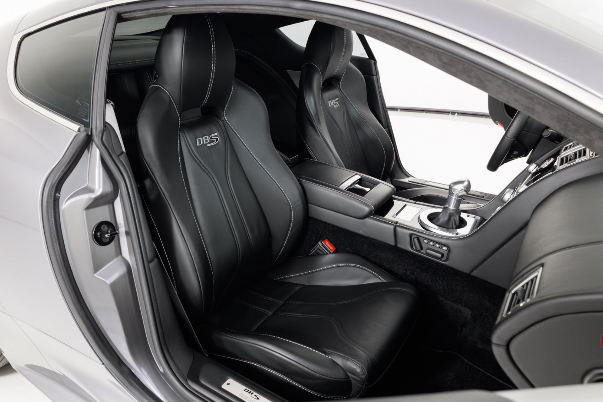 Used 2010 Aston Martin DBS Coupe RWD image 35