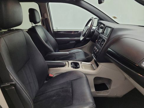 Used 2018 Dodge Grand Caravan SXT FWD image 21