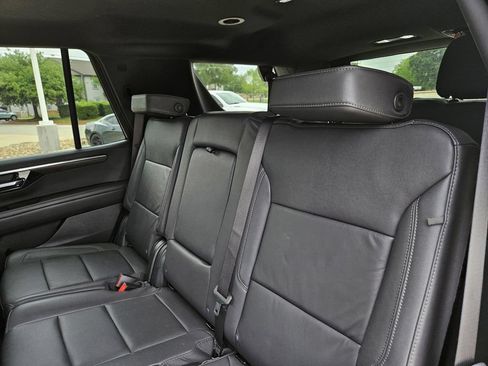 Used 2025 Chevrolet Tahoe Z71 AWD/4WD image 34