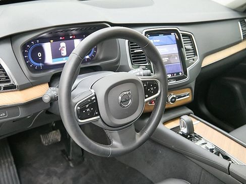 Used 2023 Volvo XC90 B5 Plus image 14
