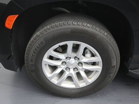Used 2024 Chevrolet Tahoe LS RWD image 9