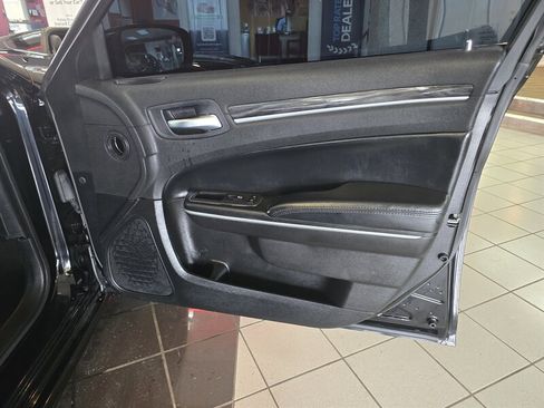 Used 2022 Chrysler 300 Touring L image 12