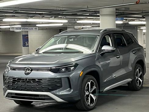 New 2026 Volkswagen Tiguan SE AWD/4WD image 3