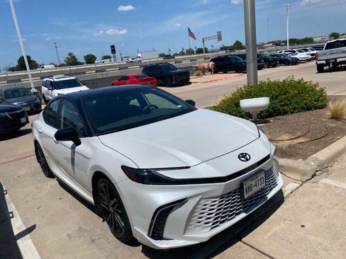 Used 2025 Toyota Camry XSE FWD image 3