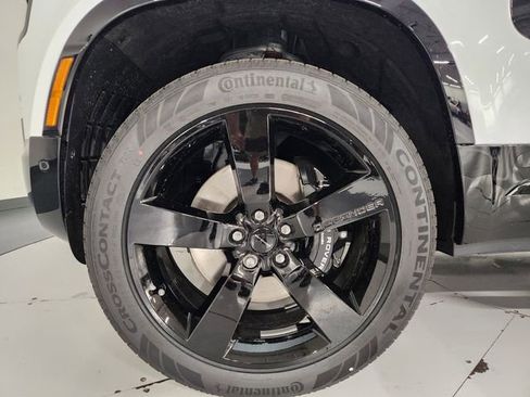 New 2026 Land Rover Defender 110 V8 AWD/4WD image 8