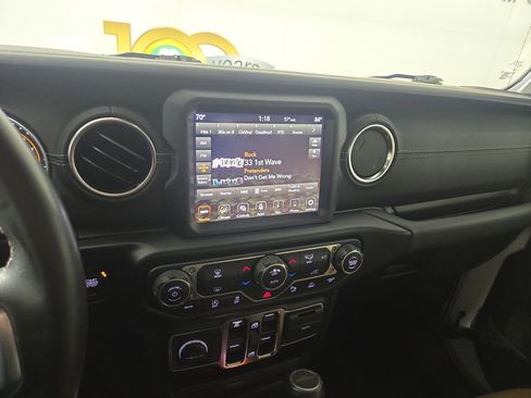 Used 2020 Jeep Gladiator Overland image 22