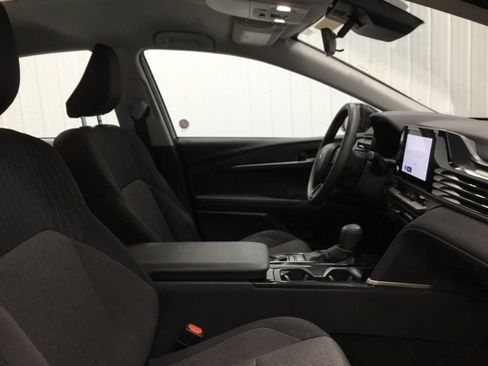 Used 2025 Toyota Camry SE FWD image 17