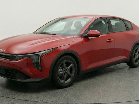 Used 2025 Kia K4 LXS image 3