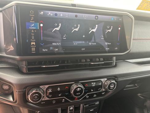 Used 2024 Jeep Wrangler Unlimited Rubicon AWD/4WD image 14