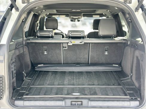 Used 2022 Land Rover Discovery S R-Dynamic image 6