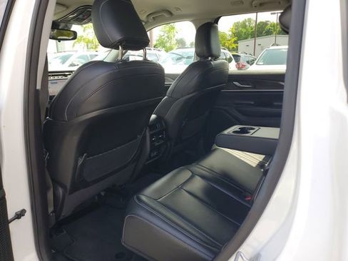 Certified 2023 Jeep Grand Cherokee Limited w/ MOPAR Finishing Package AWD/4WD image 16