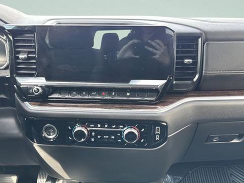 Used 2022 GMC Sierra 1500 SLE image 12