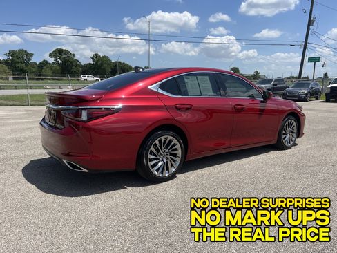Used 2025 Lexus ES 350 Ultra Luxury FWD image 2