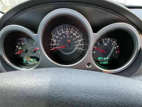 Used 2010 Chrysler Sebring Touring w/ Special Touring Group image 20